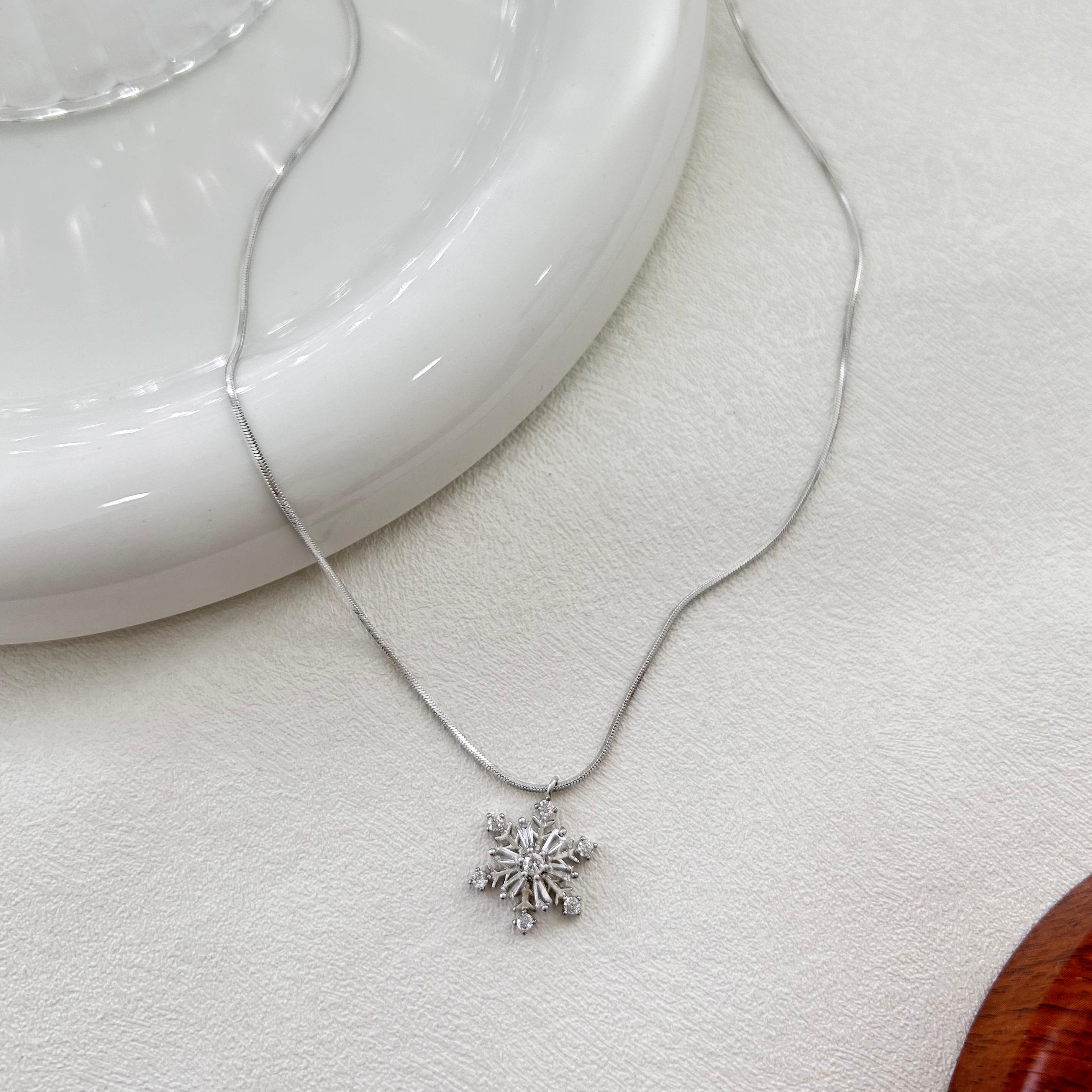 Rotatable Snowflake Necklace Trendy Gift Women Sweater Chain High-end Autumn Winter Light Luxury Niche Collarbone Necklace 45cm