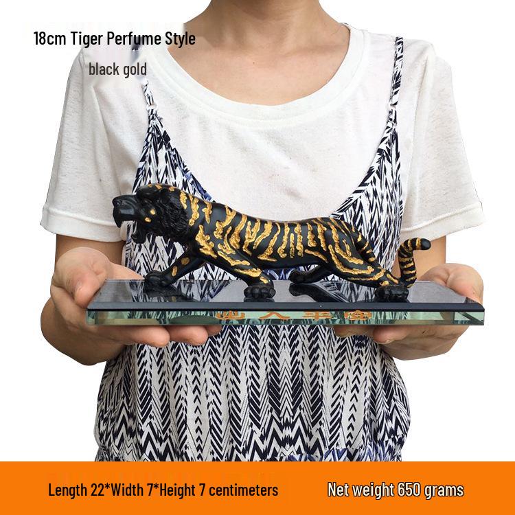 Large Domineering Men's Off-Road Vehicle Tiger Car Ornament & Perfume Diffuser