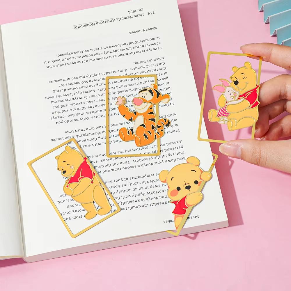 MINISO Niedliche Cartoon-Charaktere Metall-Lesezeichen Entzückendes Tiger- und Ferkel-Design Ideales Geschenk für Buchliebhaber