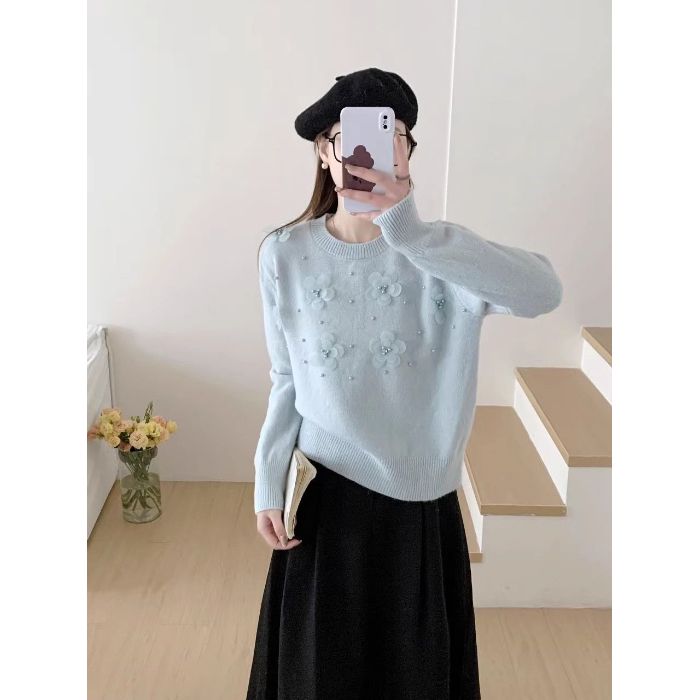 A Fashionable and Stylish Lace Knitted Base Layer for Women In Autumn and Winter