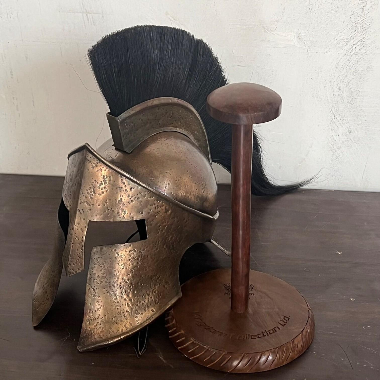 

Шлем спартанца из фильма «300» для ролевой игры с бесплатной деревянной подставкой бронзовый