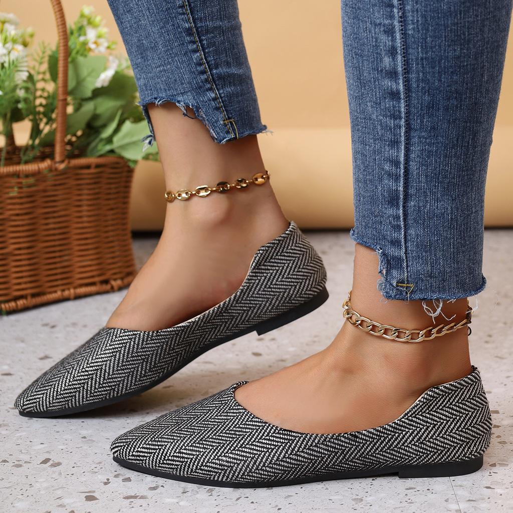 Korean Version of Foreign Trade New Pointed Embossed Flat Bottom Shallow Mouth Single Shoes Women's Large Size V Mouth Breathable Lazy Work Shoes