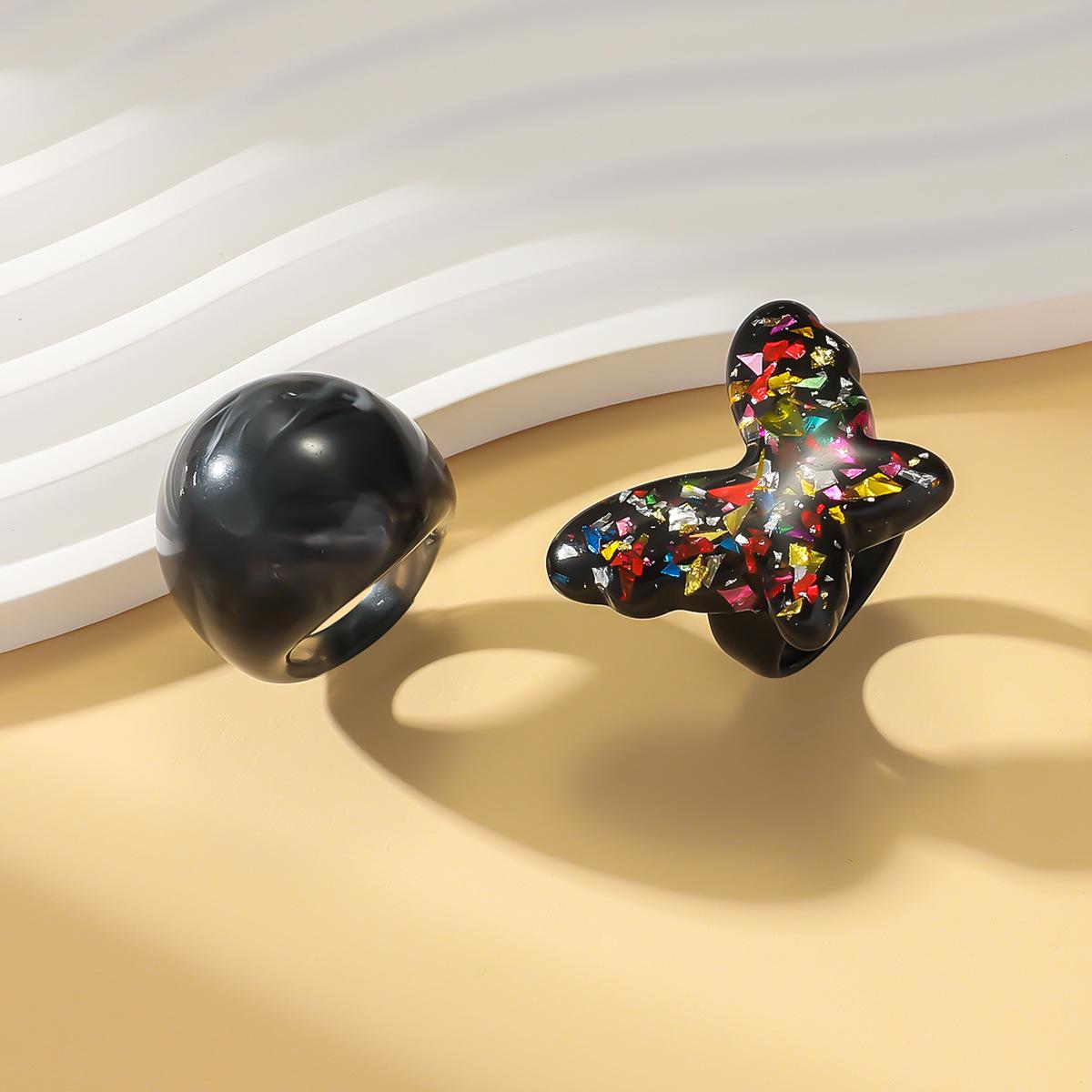 European-American Exaggerated Pearl Gem Cross Ring