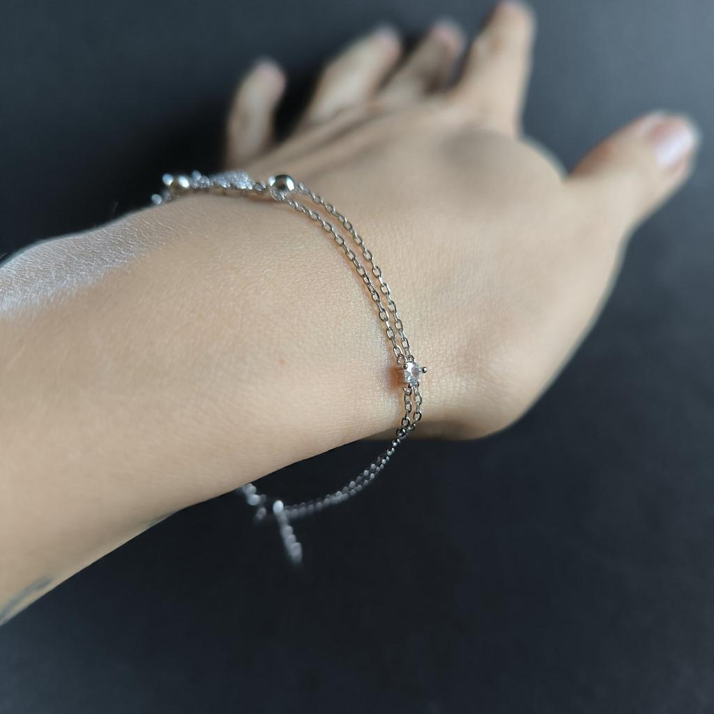 Серебряный браслет с фианитами, вес изделия 1,9 гр (2208952)