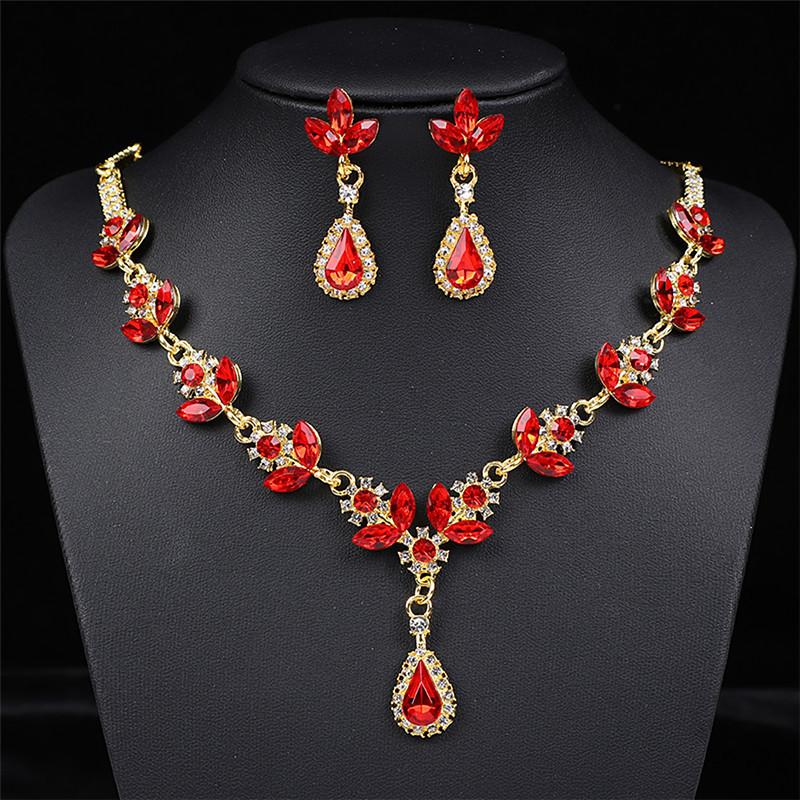 

Trendy Rhinestone Luxury Necklace Earrings Set Wearing Skirt Wearing Camellia