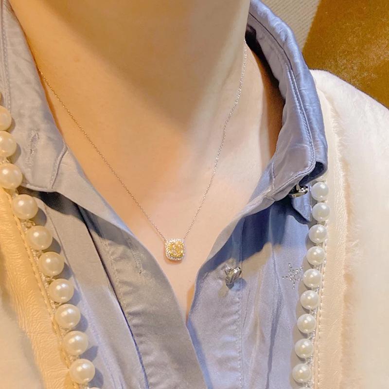 18 Karat Vergoldete Gelbe Diamanten Anhänger Halskette, Luxuriöse Damen Schlüsselbeinkette mit Naturfarbenen Diamanten