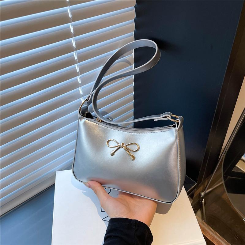 2025 new beautiful high-end temperament niche single shoulder armpit bag summer popular versatile commuter handbag women