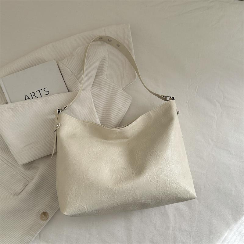 

Large capacity retro texture tote bag women s new fashion versatile messenger bag commuter shoulder stray bag