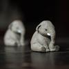 Handgefertigtes Sitzender Elefant Ornament Klein Tee Haustier Mini Süße Statue Zimmer Tee Tisch Dekorationen für Tee Liebhaber Freund