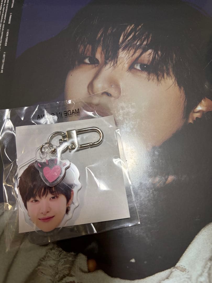 [USED] Treasure Jihoon PULSE ON Face Acrylic Keychain (with CD)