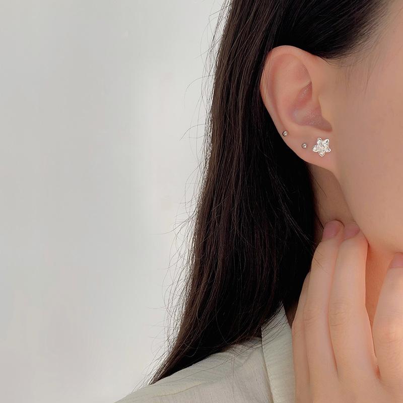 Flower Earrings Fashionable Commuting Simple Temperament Exquisite Small Ear Piercing Ear Decorations