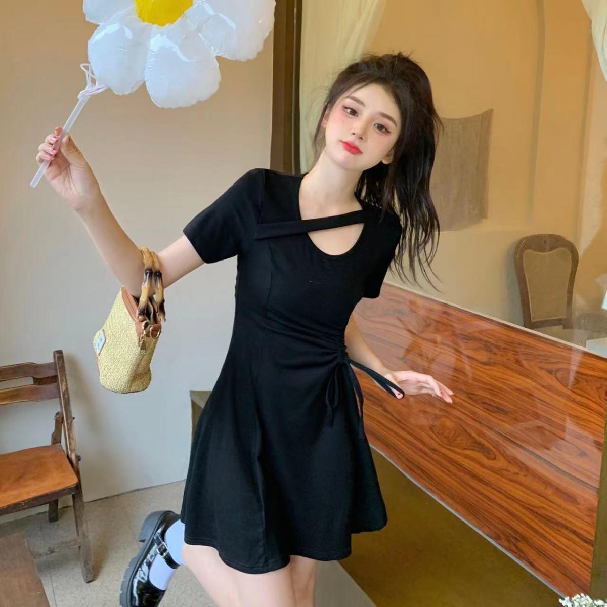 

Женское платье в стиле Хепберн, черное, приталенное, с коротким рукавом и кулиской на талии M чёрный