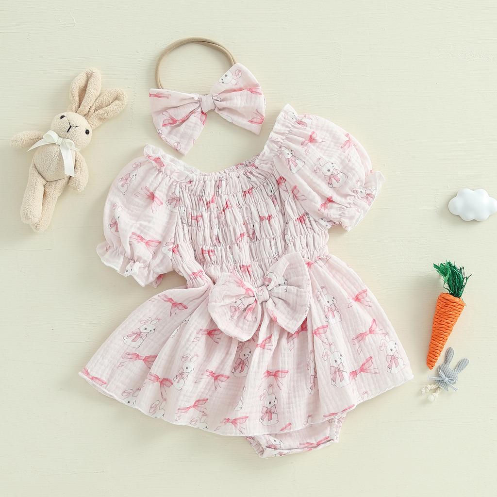 Baby Mädchen Ostern Strampler Kleid Hase Gedruckt Kurze Puffärmel Gesmokter Jumpsuit mit Schleifen-Stirnband