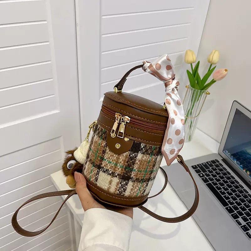 Handmade Woven Bucket Bag - Summer Small Crossbody & Shoulder Bag for Girlfriend or Bestie