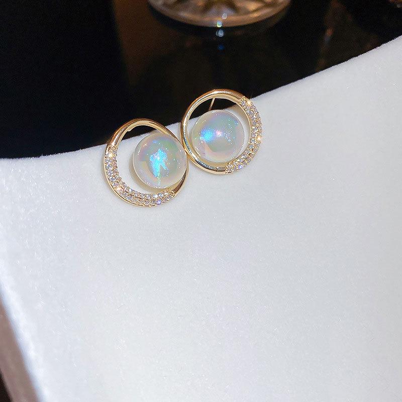

Real Gold-Plated Mermaid Pearl & Zircon Circle Stud Earrings белый