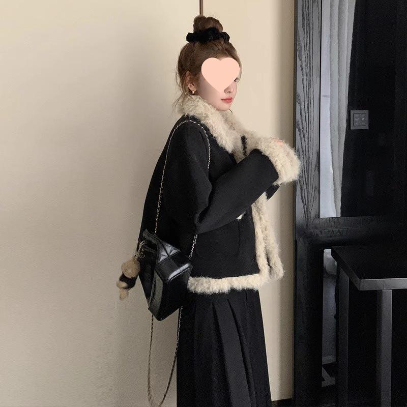 2025 Winter Women's French Chic Black Corduroy Lambswool Coat – Petite Eco-friendly Fur Plush Top