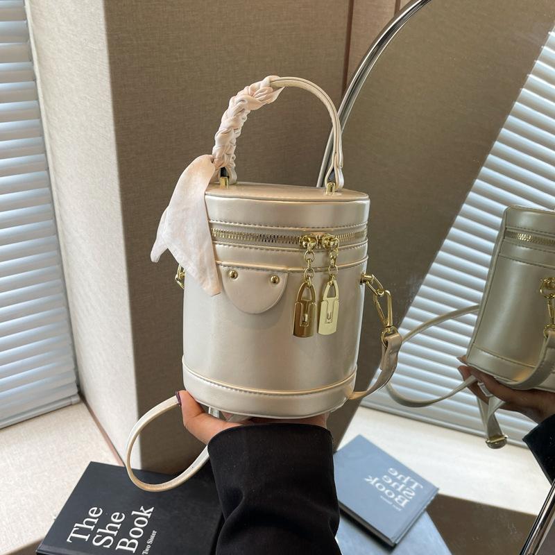 Niche women's bag new messenger bag summer bucket bag retro versatile high-end shoulder handbag