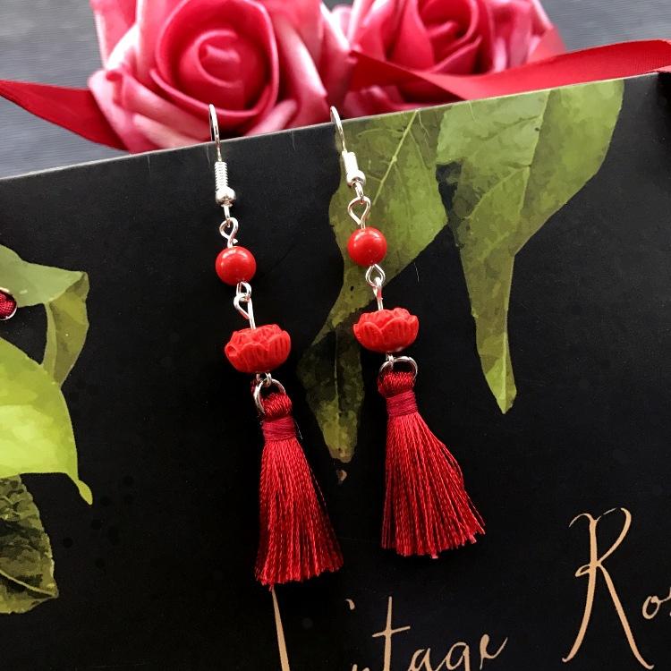 Klassische Mode rote Zinnober Quastenohrringe Retro romantische Rosenblüten Ohrringe Weiblichkeit vielseitige Brautohrringe