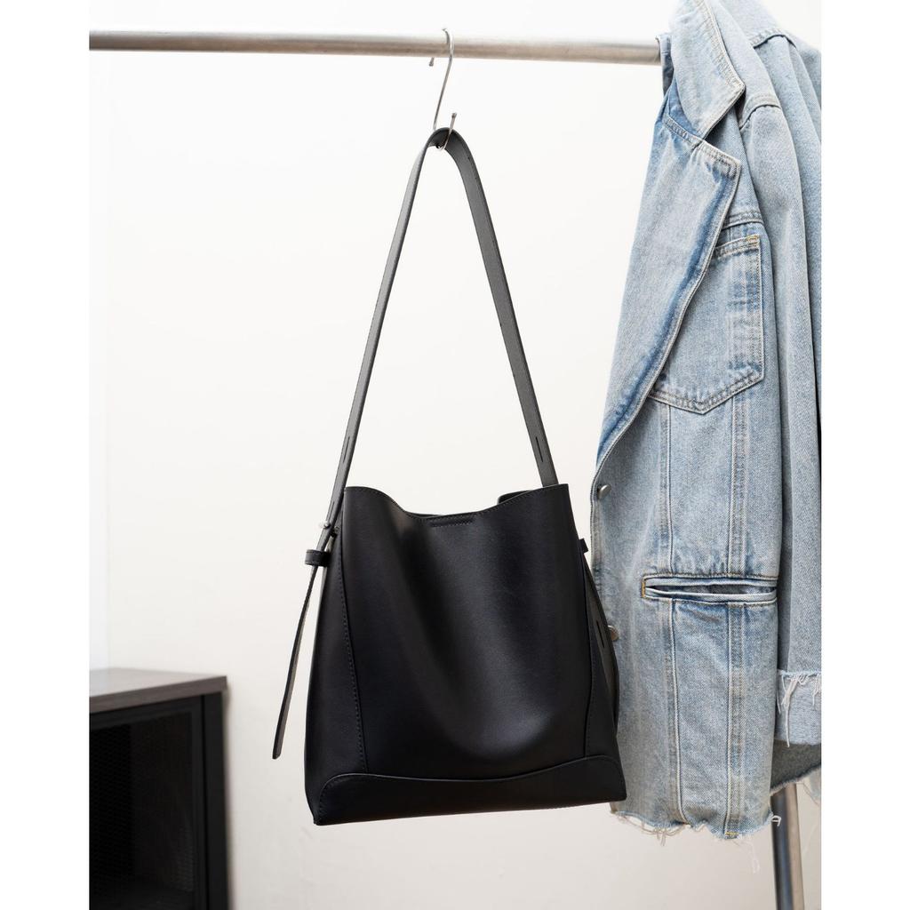 Leather Shoulder Women's Bag, Large-capacity Single-room Messenger Bucket Bag, Fashionable and Simple Shopping Bag, Good-looking Bag.
