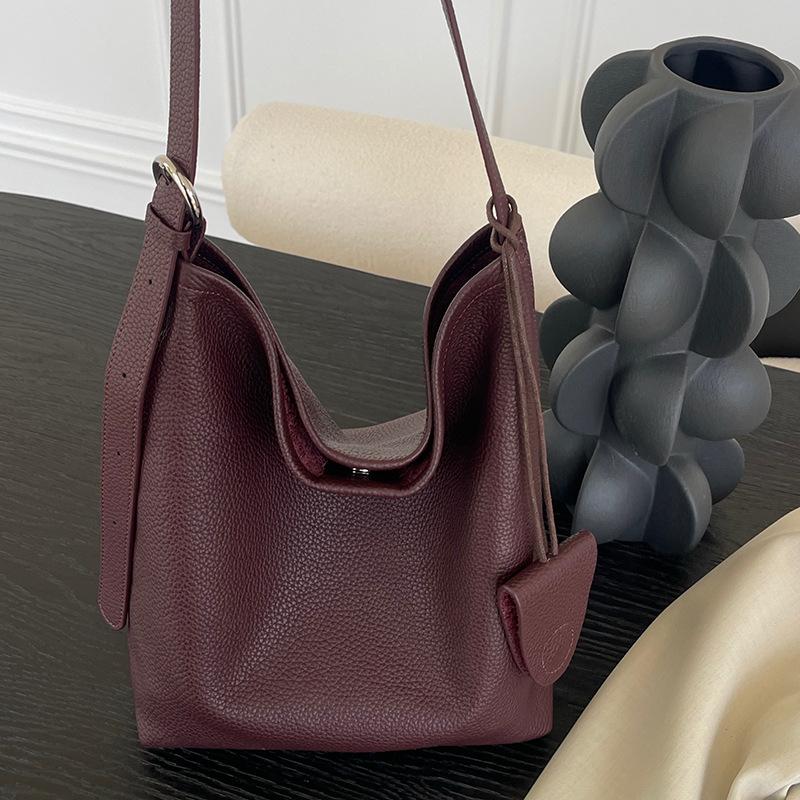 Large-capacity Commuter Tote Bag Trendy Single-shoulder Bag Casual and Versatile Underarm Bag