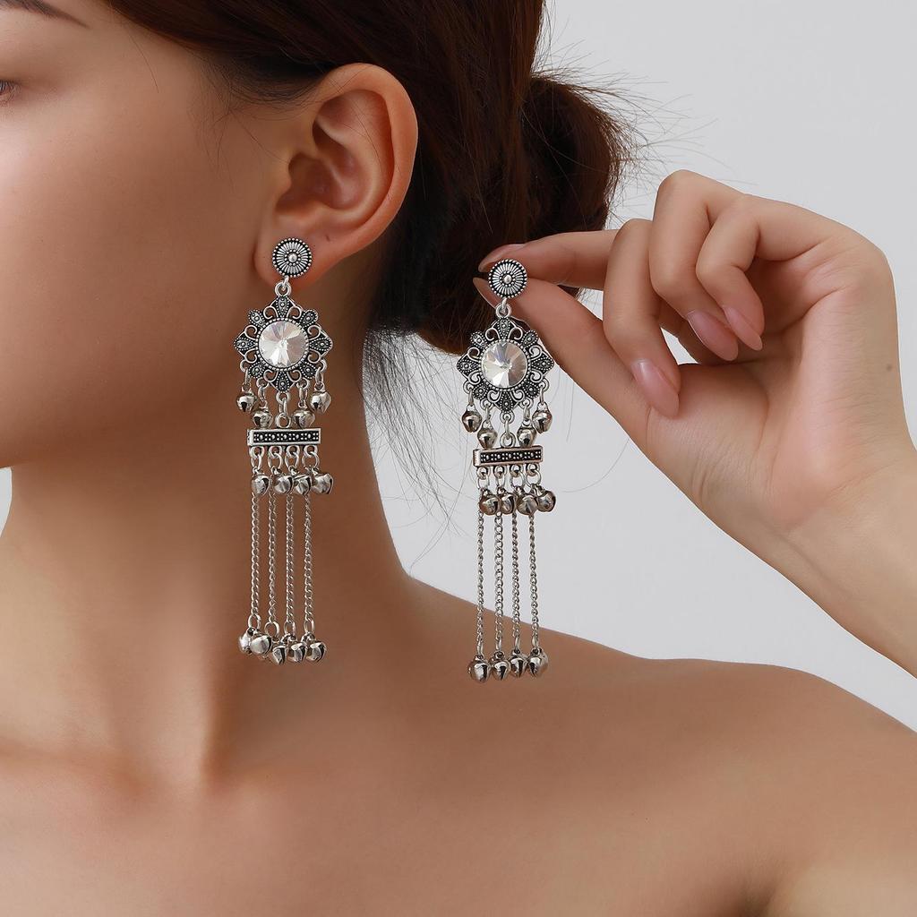 Elegant Retro Tassel Dangle Earrings: Exotic, Artistic, Classic, and Exquisitely Hollowed for a Dignified Look.
