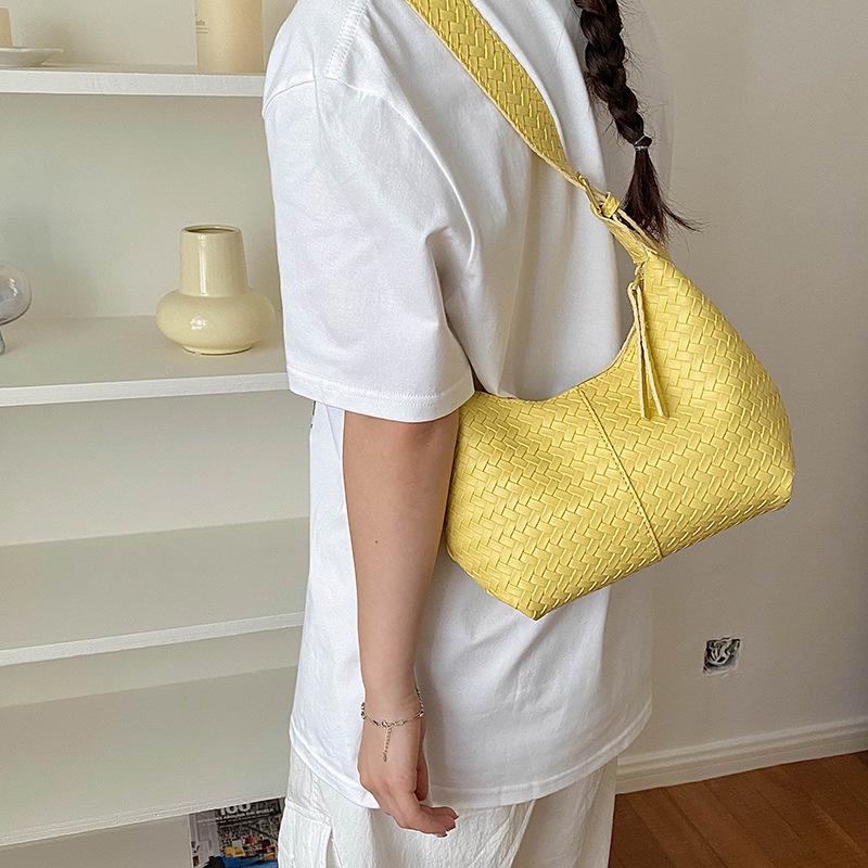 Cross2026 Women's Trendy Woven Tote: High-End, Versatile Single Shoulder Bag for Commuting and Style