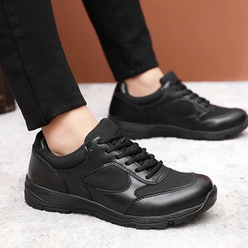 Men's Black Low-Cut Training Shoes