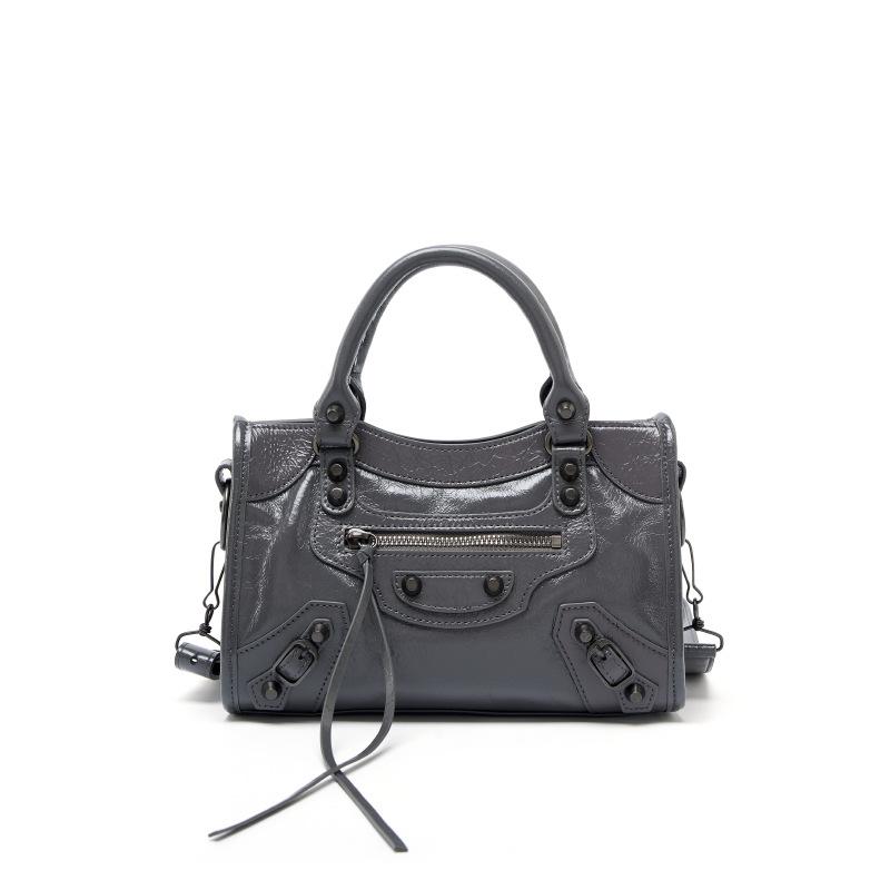 Spice girl rivet locomotive bag retro messenger leather large capacity tote bag niche leather handbag women
