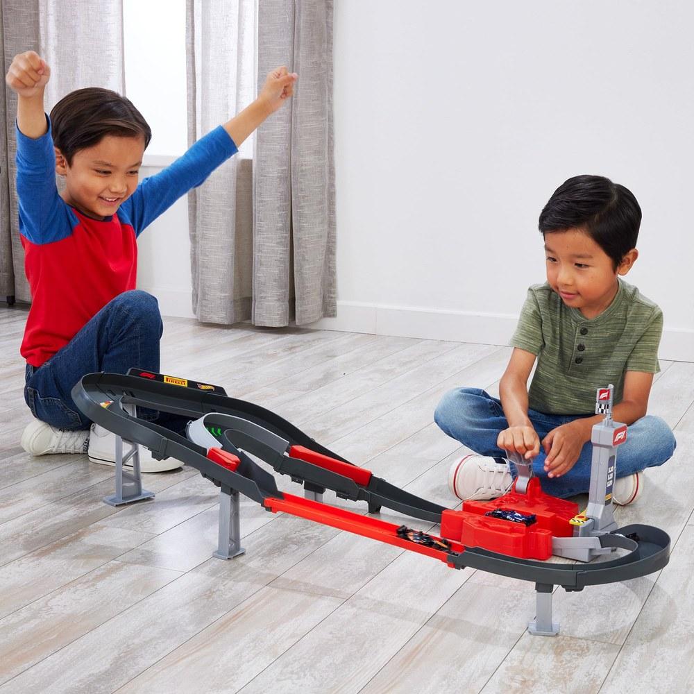 Hot Wheels Formula 1 Sprint Race Circuit Toy F1 Play Set with 3 Miniatures Ages 4+ JDY15