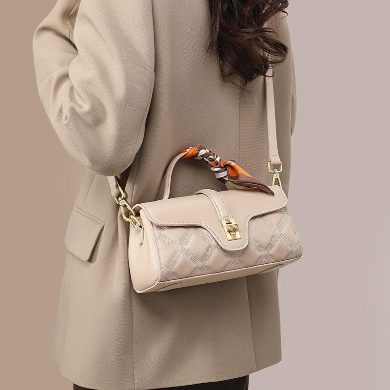 Light luxury texture rhombus women's bag fashion lock handbag versatile shoulder messenger small square bag new gift