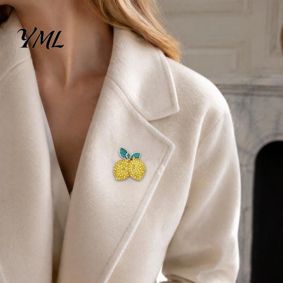 Alloy Lemon Jewelry Double Rhinestone Brooch Pin, Yellow Lapel Pin for Women Decorative Men, Fruit Badge Suit Jackets and Bags
