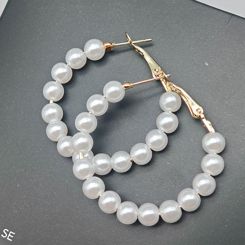 Silver Needle Pearl Ear Cuff Earrings for Women - Luxurious, Unique, and Versatile Fashion Accessories.