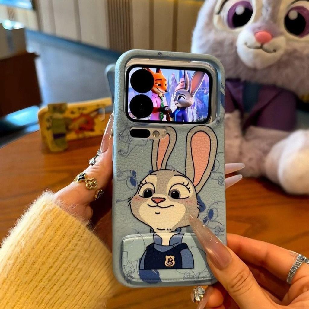 Applicable Apple 17PRO Couple Mobile Phone Case Judy Nick iPhone16 Cartoon Leather Pattern Mirror Bracket Case