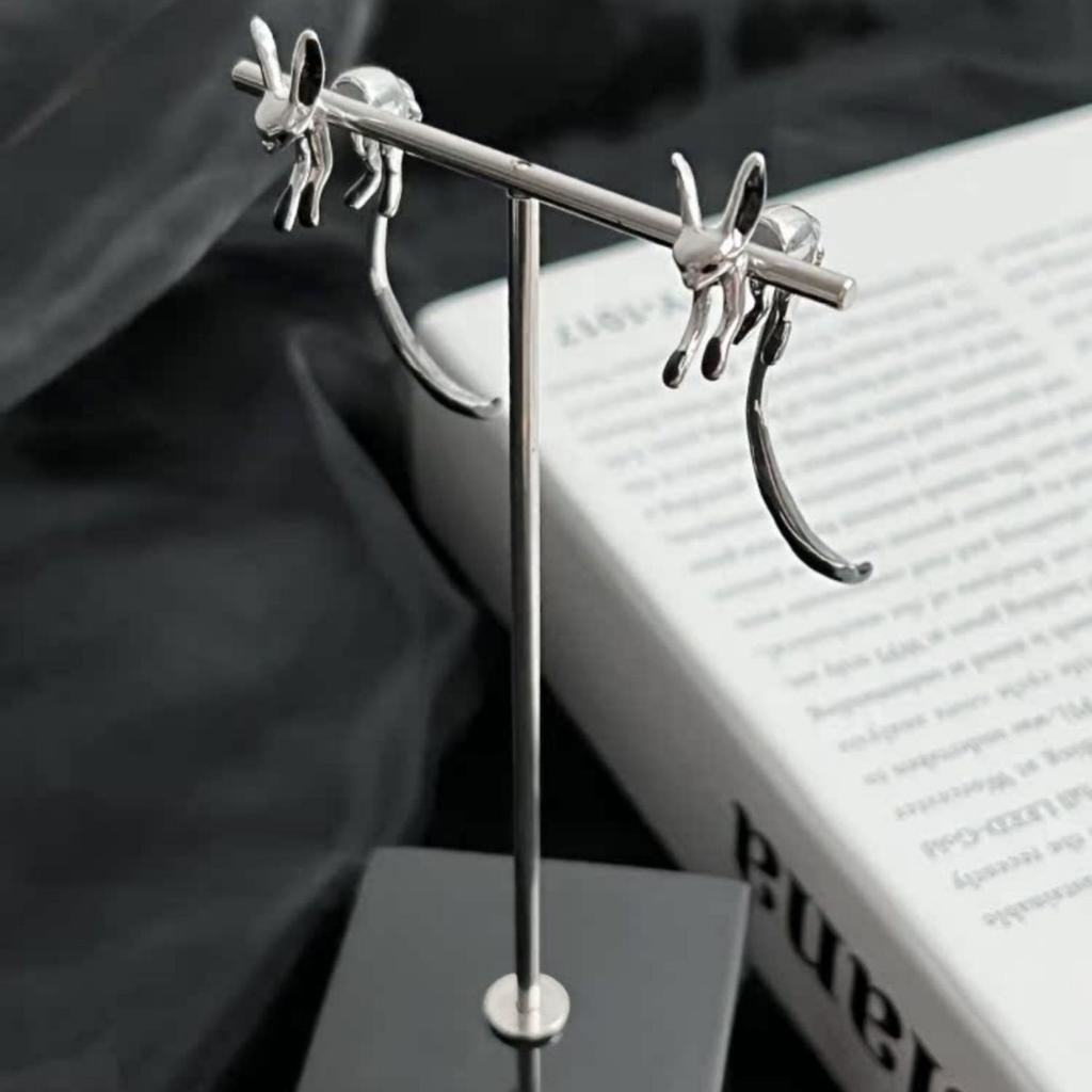 Dripping Oil Long-tailed Fox Earrings Are Simple and Cold, Wind Studs, Fashionable and Versatile, and High-end Earrings.