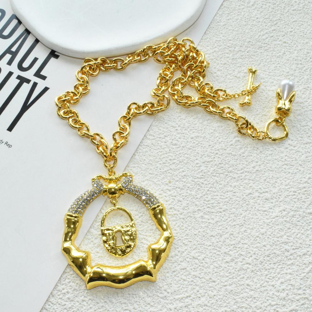 Exaggerated Vingate Metal Alloy Lock Pendant Dangle Earrings for Women Jewelry Fashion Show Model Statement Earrings Accessories
