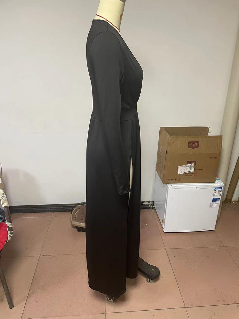Rochie lungă cu mâneci lungi, decolteu în V, decupată