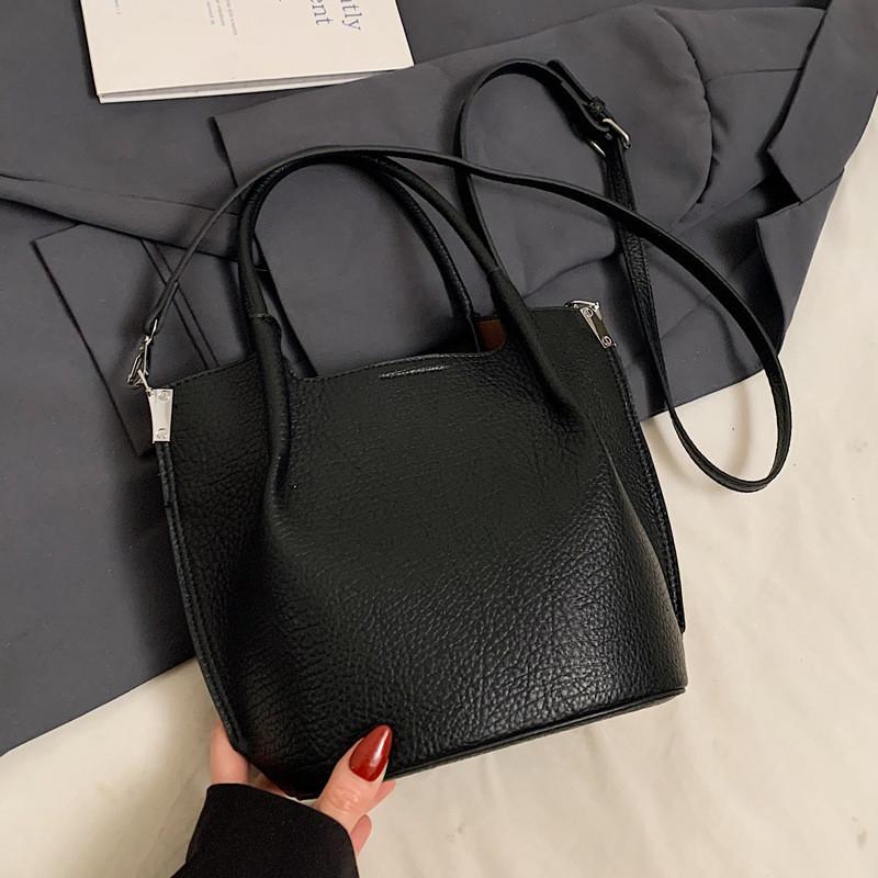 Ielgy Retro One-Shoulder Messenger Casual Portable Bucket Bag