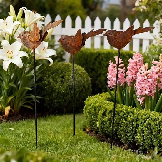 Accenti Bizzarri per il Giardino 3 Pezzi Palo a Terra con Uccelli in Metallo Arrugginito, Scultura di Uccelli Carini, Arte Decorativa Animali per Palo da Giardino Decorazione Esterna, Regali Amici