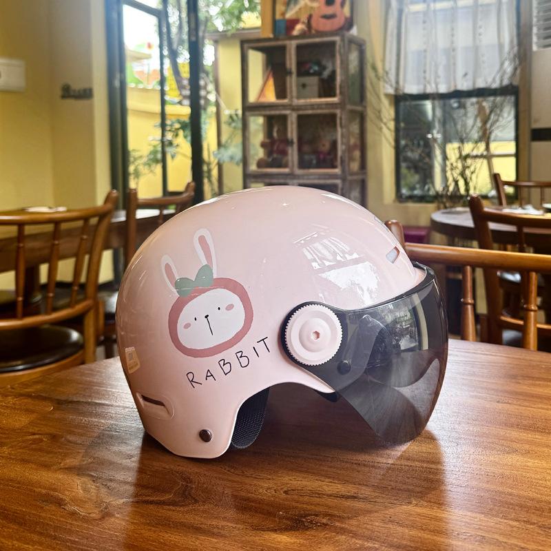 Helmets Women's Summer Electric Motorcycles Men's and Women's Half Helmets Battery Cars Universal In All Seasons