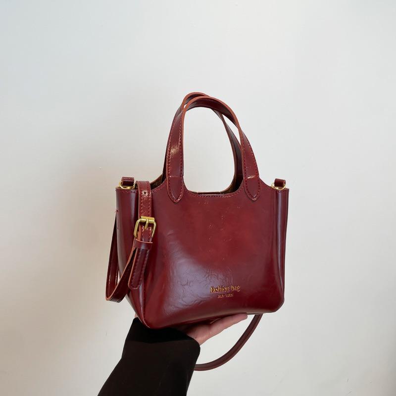 Textured handbag bag New summer trendy versatile shoulder messenger bag Fashion niche vegetable basket Women's bag trendy
