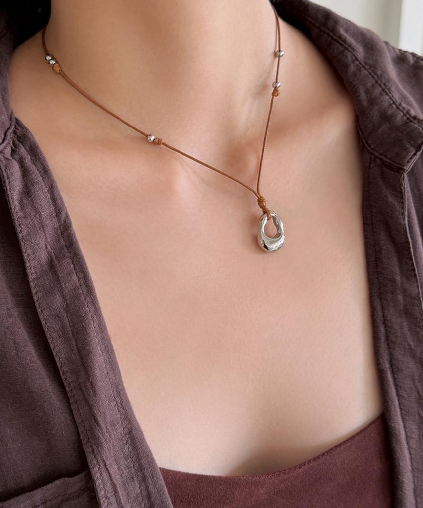 Fantastic Planet Mhl String Necklace (3Colors)