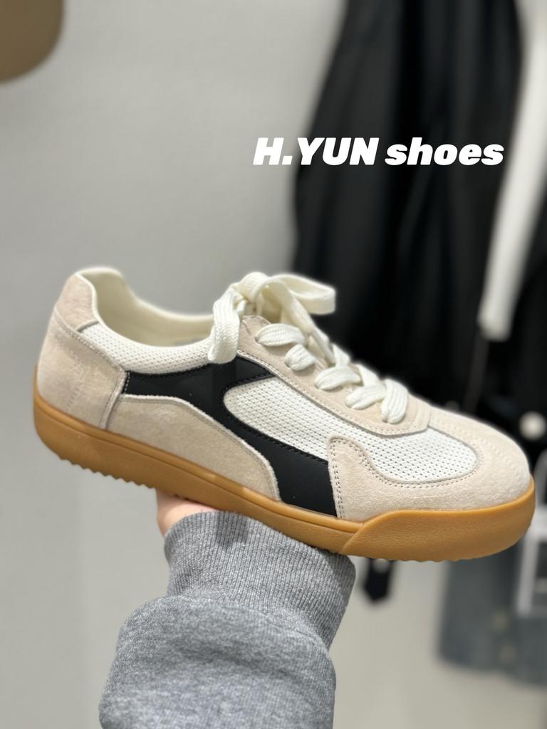Retro women's new flat-bottomed student women's shoes lightweight sports shoes casual board shoes little white shoes
