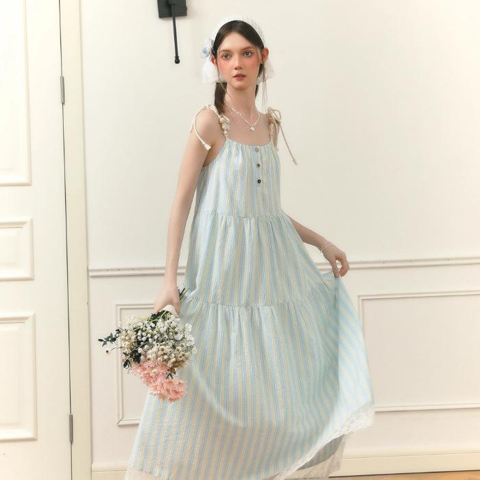 Summer seaside vacation suspender dress A swing dress women s French retro suspender dress S