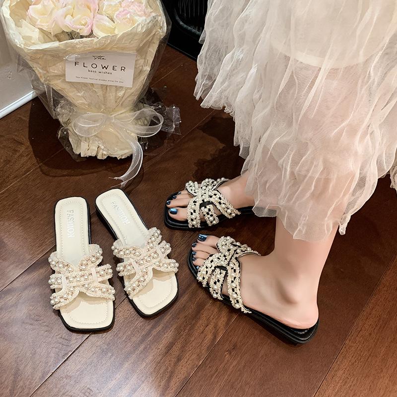 2025 spring and summer new large size flat slippers women wear soft bottom versatile pearl beach sandals
