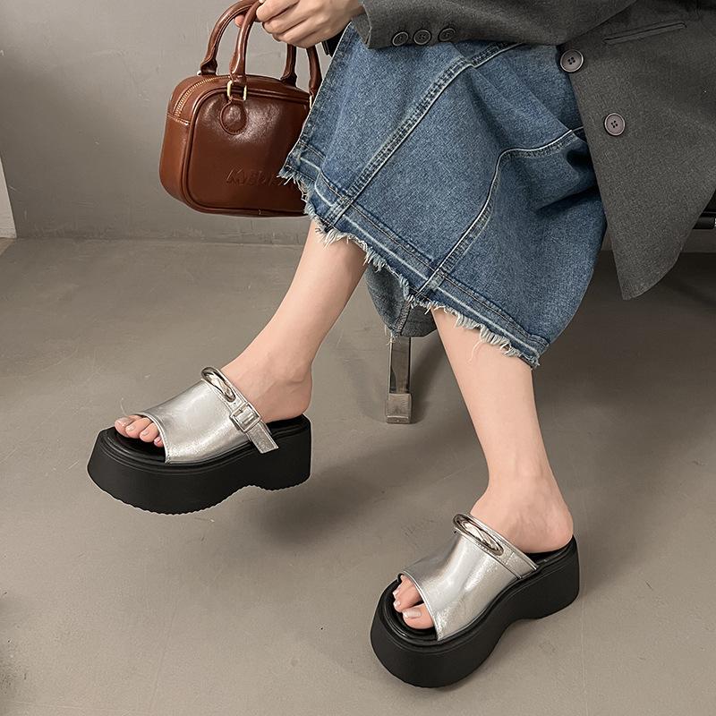 Small thick-bottomed cool slippers for women's outer wear 2025 summer new high-end metal buckle light bottom high-heeled sandals for women