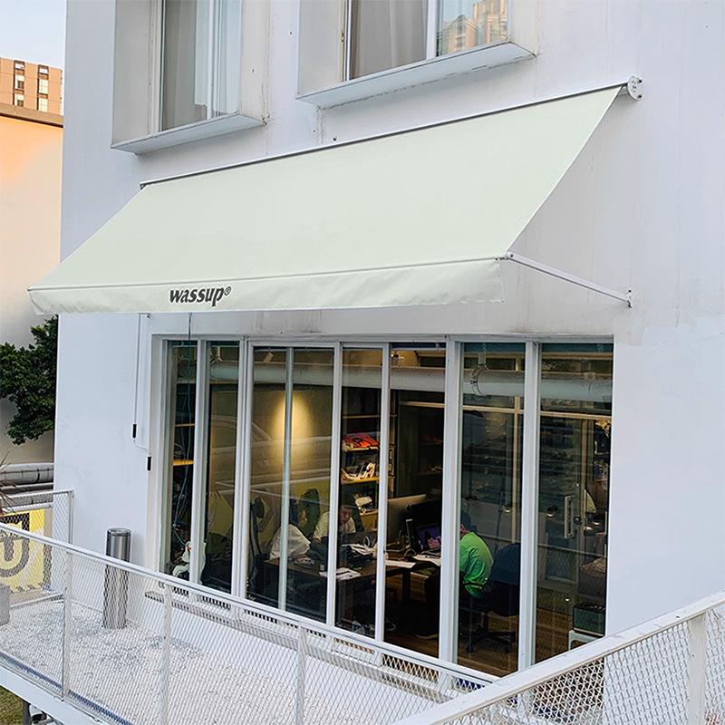 Outdoor Sunshade Awning with UV & Rain Protection - Hand-Crank Lift Roller Blind