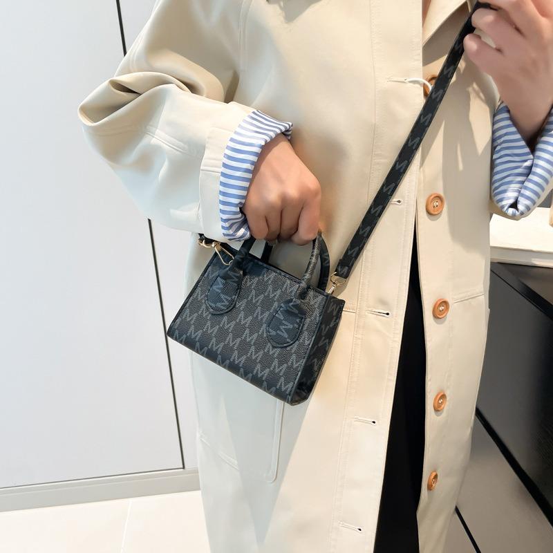 Handbag Women's New Atmospheric Personality Women's Bag Large Capacity Casual Shoulder Bag Crossbody Bag Small Square Bag