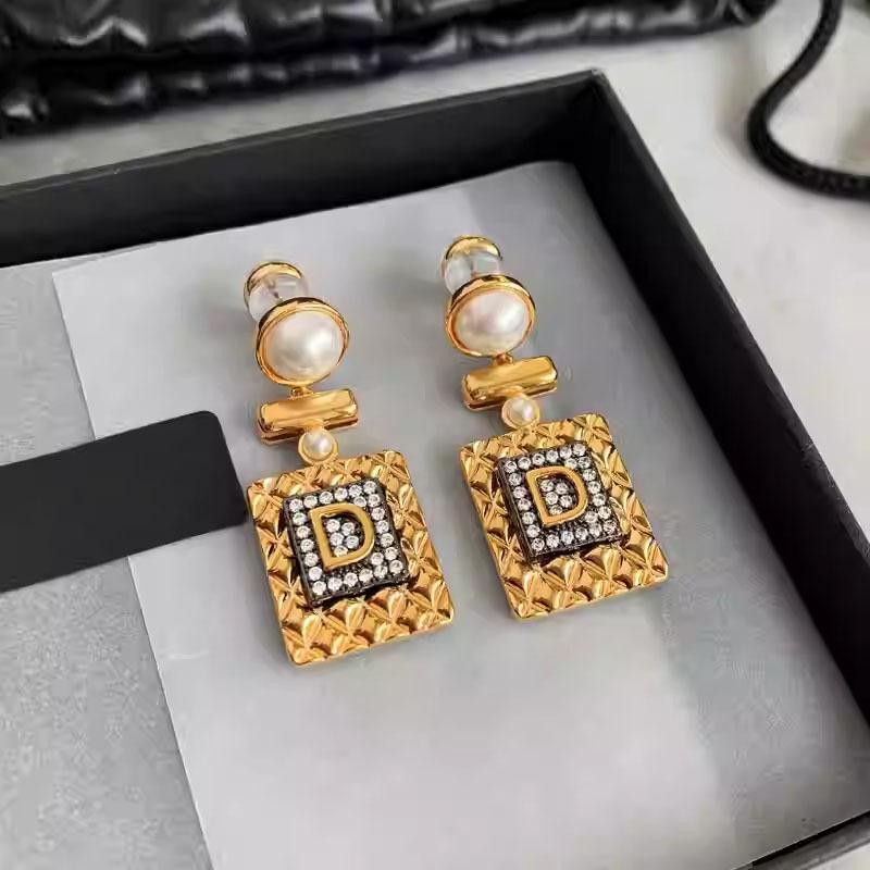 Square D letter pearl stud earrings retro design earrings light luxury fashion trend temperament earrings