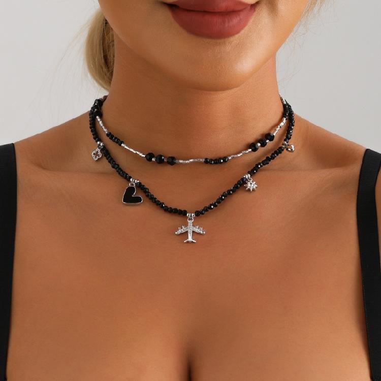 Elegant Gothic Plane Pendant Necklace with Black Beaded Charm and Adjustable Chain Decoration for Trendy Women