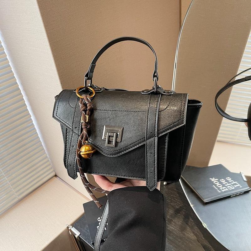 Large-capacity Bag Women's Autumn and Winter New Retro Versatile Messenger Bag Fashionable Portable Work Commuter Bag